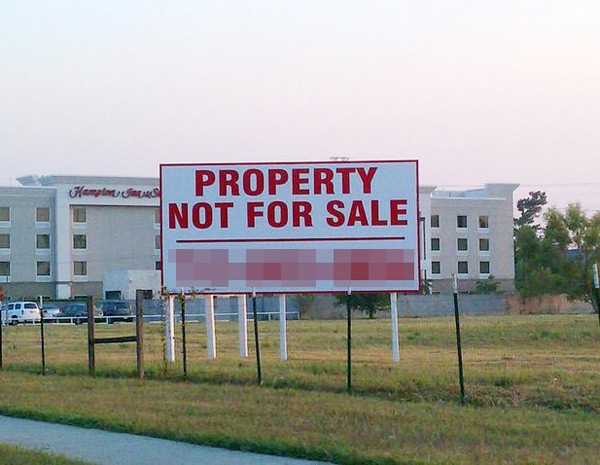 Sentido del humor en carteles inmobiliarios